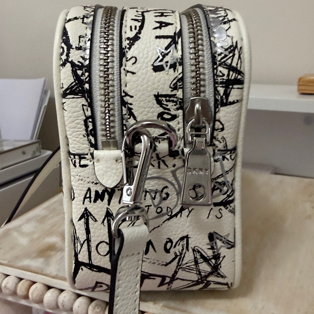 DKNY White and Black Graffiti bag - Picture 2 of 10